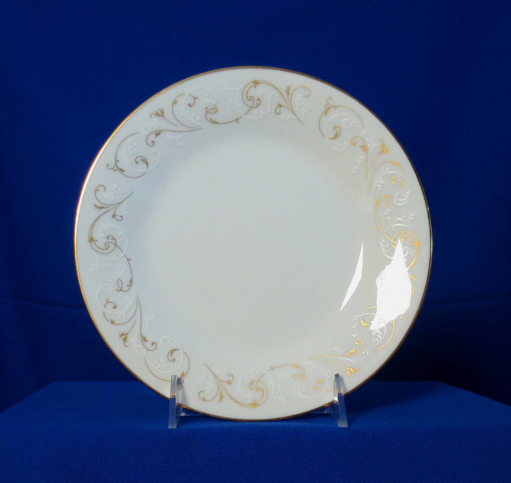 Noritake Duetto Salad Plate Round 6610 Embossed White Gold Scrolls Japan